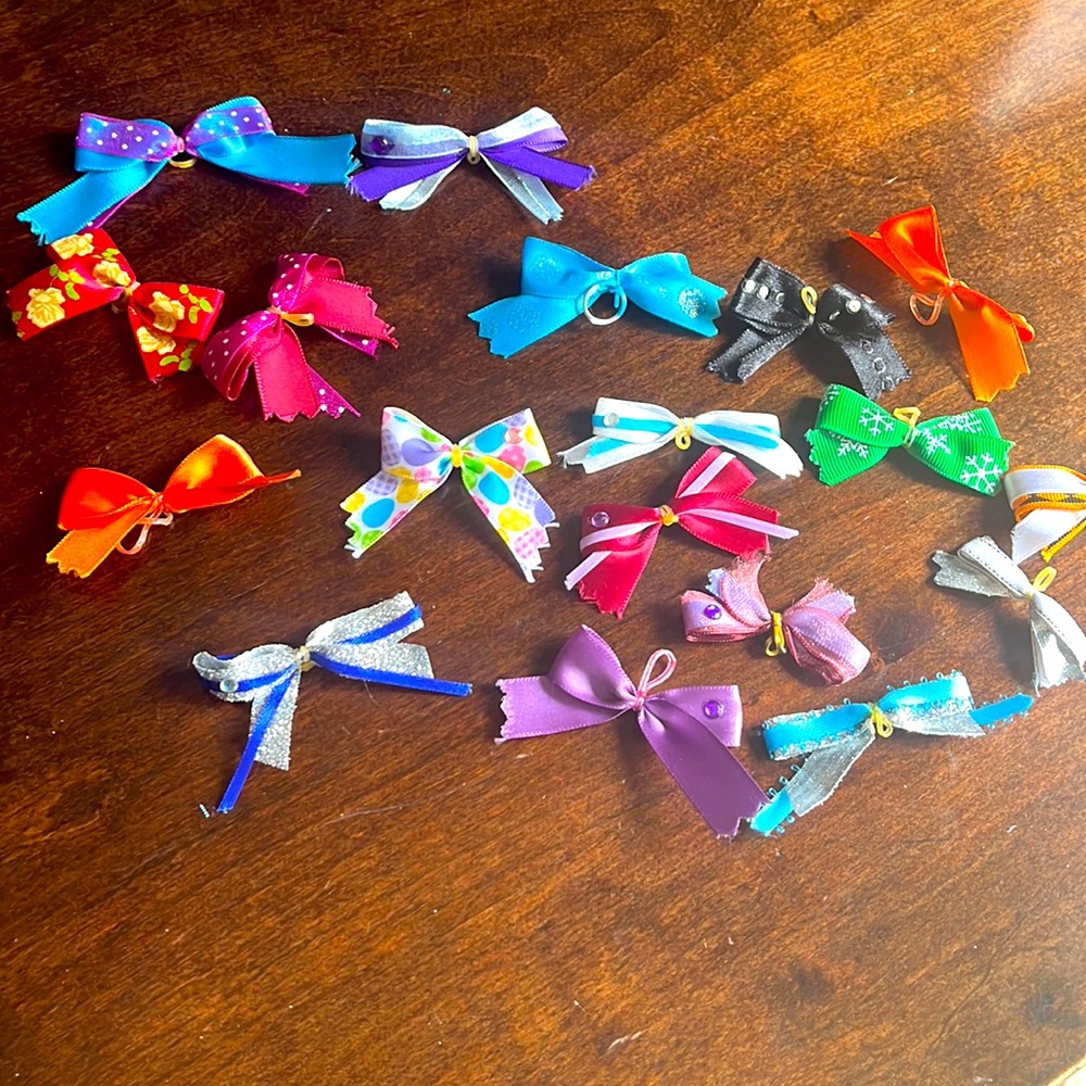 Tiny dog fashion bows with elastics for fastening